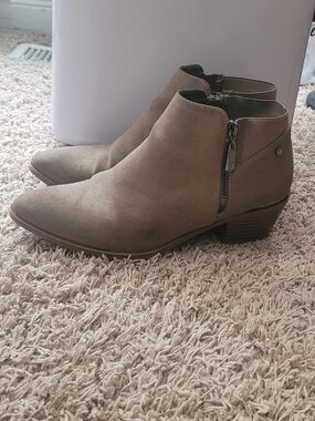 Simply Vera Women's Taupe Pointed Toe Ankle Booties with Side Zip
